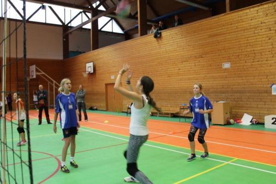 Další turnaj barevného volejbalu se hrál v Broumově