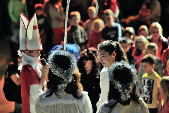 Konferenčním sálem Infocentra v Broumově se nesly čertovské básničky