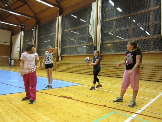 Broumovský volejbal si vychovává mladou generaci. Děti jsou však vedeny ke sportovní všestrannosti