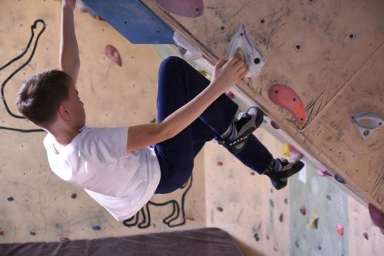 Hronovské Domino v březnu? Horolezecké závody a unikátní turnaj