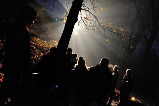 Strašidelnou Alejku letos znovu naplnila strašidla, děti a jejich smích