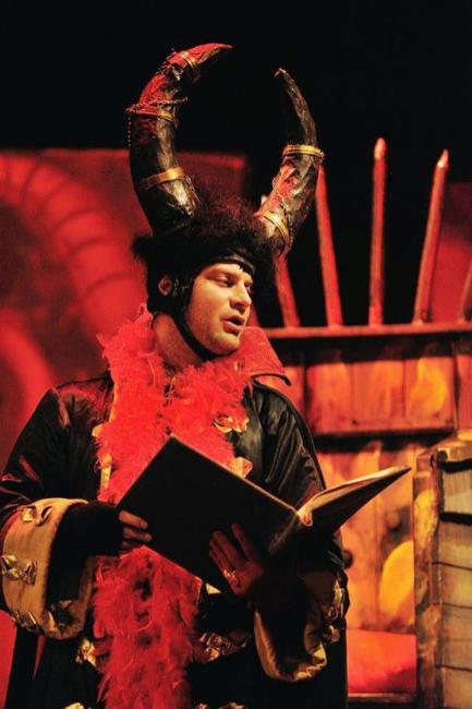 Dětské divadelní představení Jak se zbavit čerta na fotografiích Jana Záliše