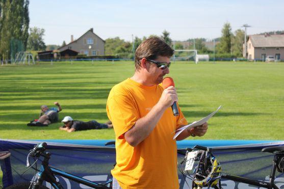 Na start cyklistického závodu Okolo Broumova se postavilo 194 závodníků