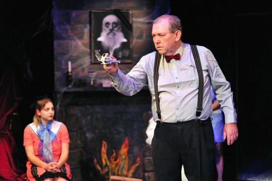 Nový soubor Divadlo Broumov se o víkendu dvakrát představil s hrou Hrobka s vyhlídkou