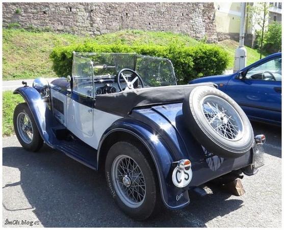 Historická vozidla se zastavila i v Broumově