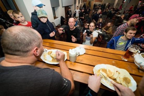 Největší hospoda v mezinárodním Broumovsku? V sobotu to bylo Centrum Walzel