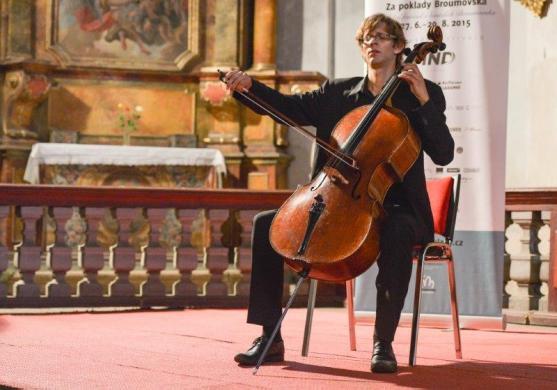 V Otovicích hrál jeden z nejvýraznějších českých violoncellistů mladé generace Ivan Vokáč 
