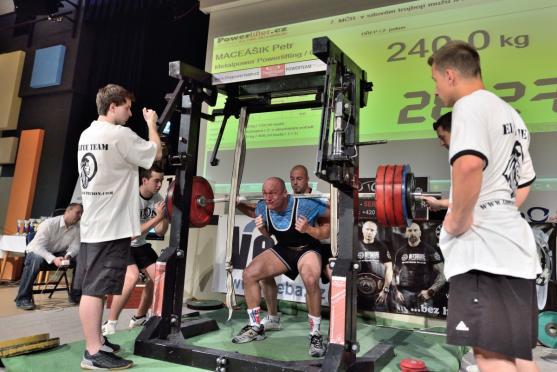 Siláci střední Evropy se v Broumově utkali na Mistrovství ČR v powerliftingu