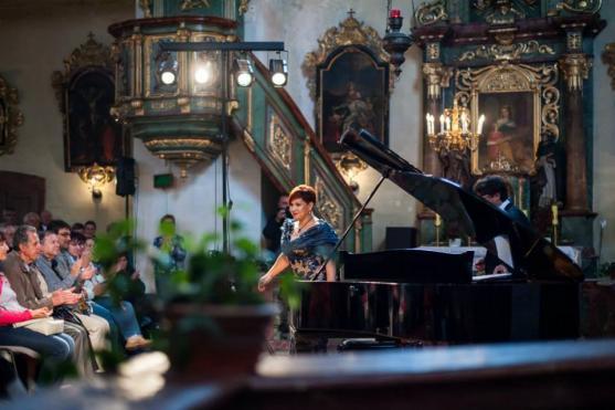 Festival Za poklady Broumovska zahájil koncertem Dagmar Peckové a Štefana Margity 