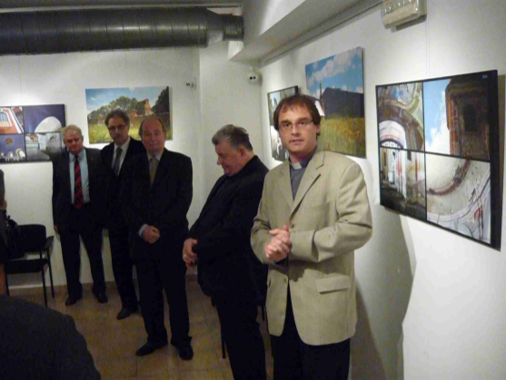 V Praze začala výstava fotografií broumovské skupiny kostelů TEMPUS FUGIT