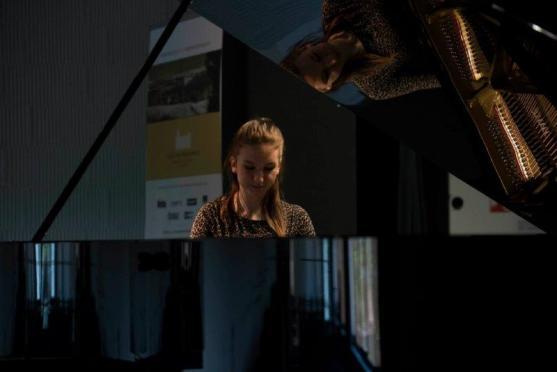 Klavíry Broumovské klávesy rozezvučely benediktinský klášter 