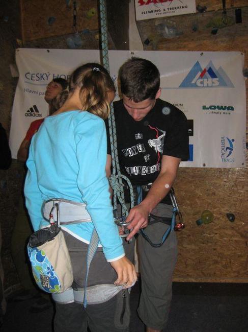 Členové broumovského horolezeckého kroužku poprvé startovali na lezeckých závodech