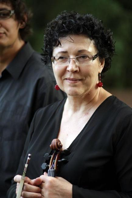 V Heřmánkovicích lidé tleskali hudbě a obdivovali opravené okolí kostela