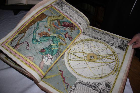 Artefakty, které uvidí prezident v broumovském klášteře