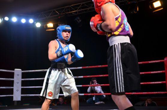 Fotogalerie a video z vítězného boxerského utkání Jakuba Šudy v pražském Hotelu Hilton