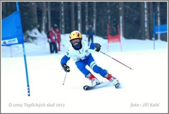 Závod v obřím slalomu žactva se v Teplicích nad Metují jel za osmnáctistupňového mrazu
