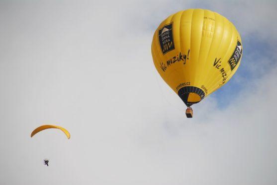 Odlet balónu z Police nad Metují odstartoval projekt 100 startů z českých měst