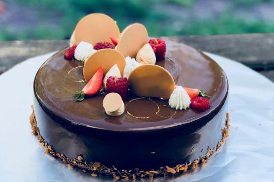 Když musíte vyklidit šatní skříň kvůli cukrářským přístrojům 