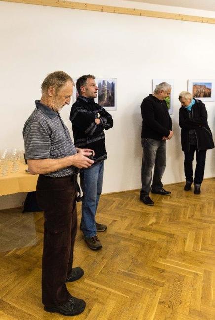 Výstava v polickém Zeleném domečku představuje fotografickou poctu Oldřicha Jenky krajině Policka 