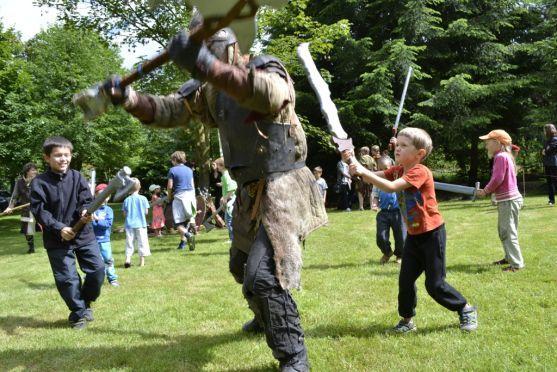 Hendikepovaní vytrhli drakovi zub 