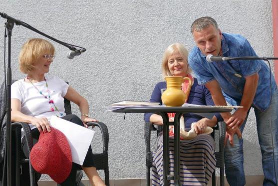 Na Nové terase v Polici nad Metují představuje průřez svou tvorbou výtvarnice Kateřina Černá 