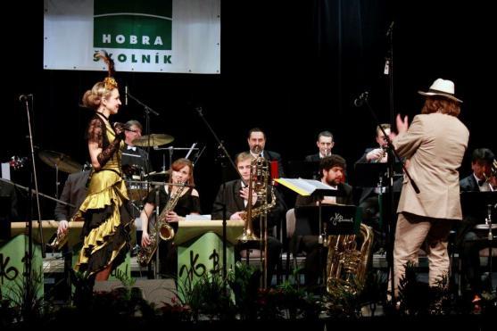 Ples podnikatelů a živnostníků premiérově roztančil klášterní Dřevník 