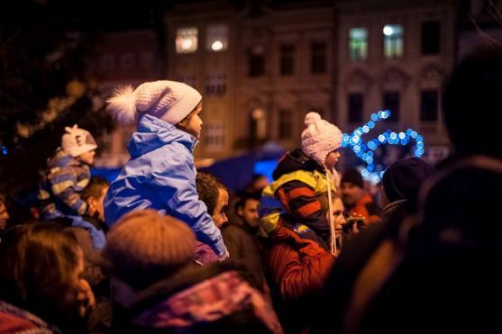 Počasí 1. adventní neděli nepřálo. Vánoční strom se ale rozsvítil 