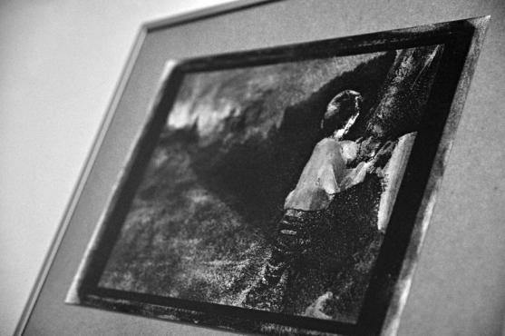 V broumovském Klubu ROK vystavuje své olejotisky Rostislav Krámský 