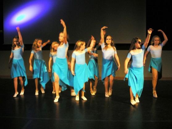 Broumovská Základní umělecká škola ukončila školní rok a mladé tanečnice i zpěváci okouzlili rodiče 