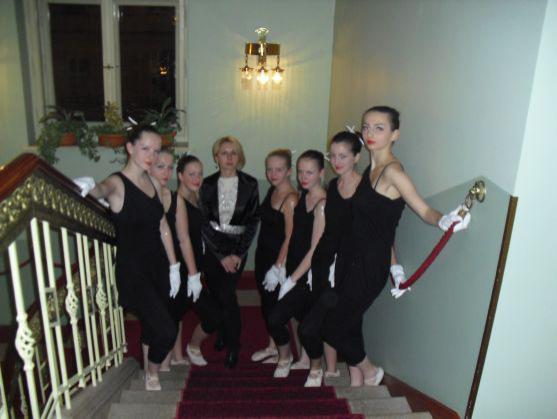 Tanečnice ZUŠ Broumov vystoupily na celostátní přehlídce scénického tance Tanec, tanec...2011 v Jablonci nad Nisou 