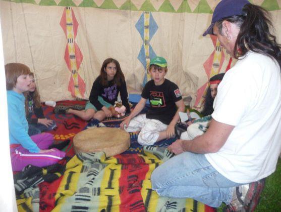 Indiánsko - undergroundový dětský den v Šonově u Broumova na fotografiích 