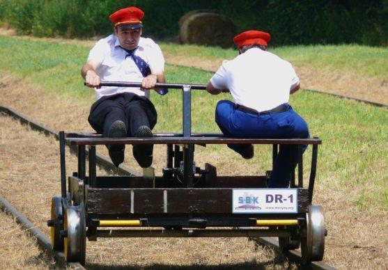 Broumováci opět závodili v Polsku na ručních drezínách