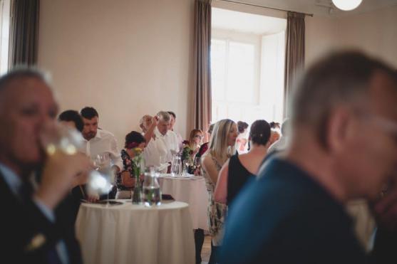 Dobročinnost a skvělé víno – všeho bylo v broumovském klášteře dosti…