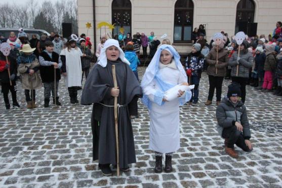 "Vítáme všechny, kdo se necháte rádi předvánočně naladit. Letos se tu scházíme již jedenáctým rokem!"