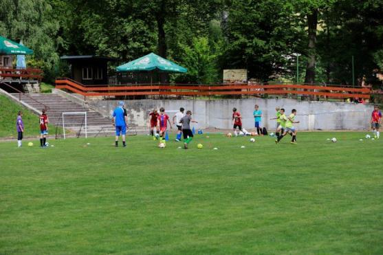 Na fotbalovou školičku přijel legendární sparťan a bývalý reprezentant Horst Siegl 