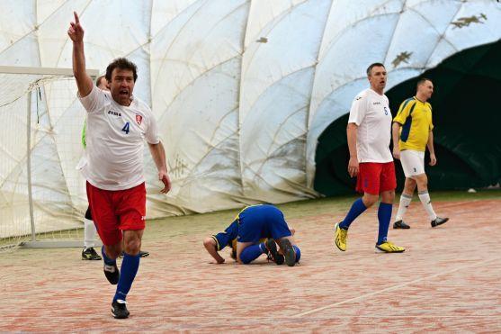 Tým starostů po penaltovém rozstřelu své loňské vítězství v teplickém turnaji neobhájil