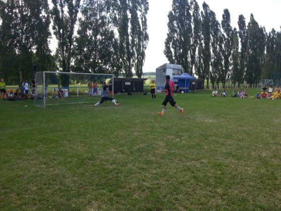 Fotbalový pohár O Cup si po penaltovém maratonu vystřílel tým Káňata Broumov