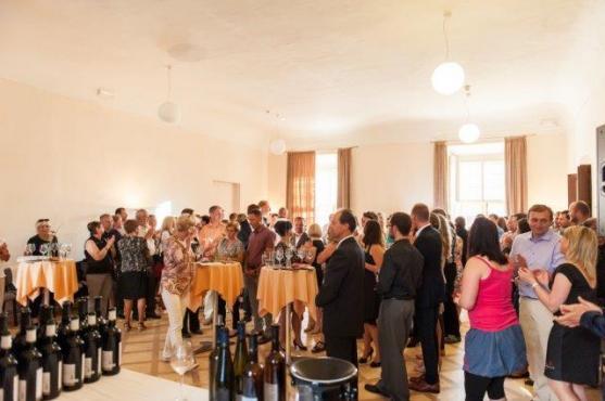 Aukce Dobročinného večera pro Broumovsko vynesla 320 tisíc korun