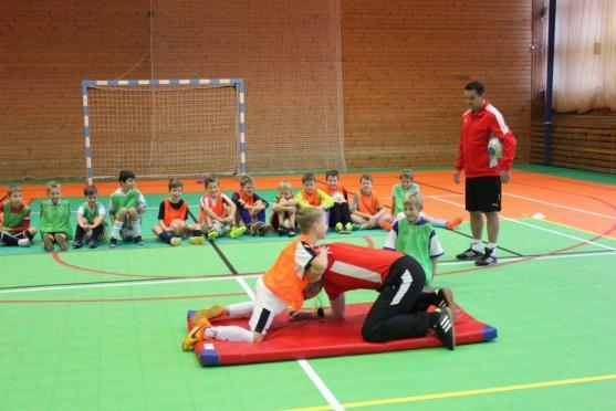 Fotbalová přípravka Slovanu Broumov strávila nedělní dopoledne s Létajícími trenéry