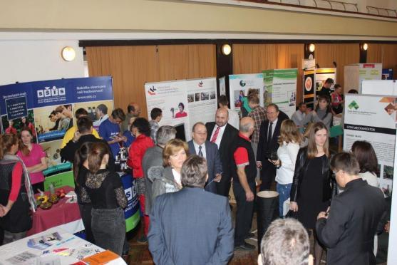 V Náchodě se konala prezentace škol a zaměstnavatelů. Význam setkání ocenil i hejtman Lubomír Franc