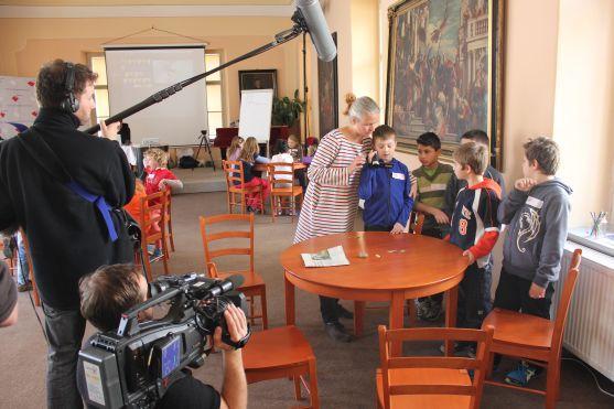 Filmaři během natáčení svačí a chodí na WC