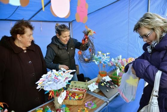 Návštěvníci velikonočního jarmarku oslavili příchod prvního jarního dne