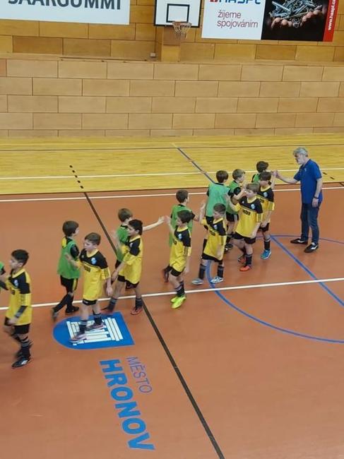 Tým starší přípravky Slovanu Broumov vyhrál turnaj v Hronově 