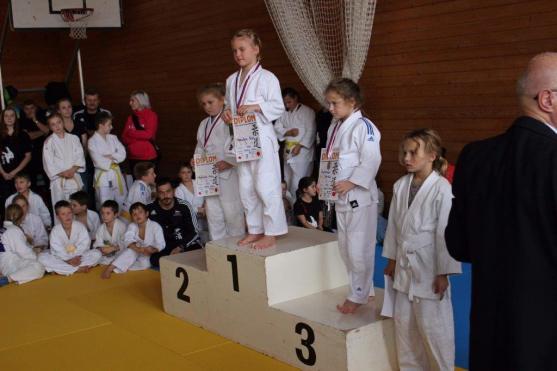Turnaje v judu se v broumovské Sportovní hale na Spořilově zúčastnily téměř dvě stovky dětí