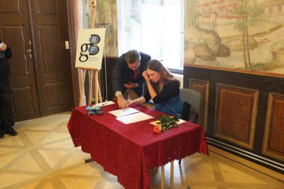 Absolventi Gymnázia Broumov převzali maturitní vysvědčení