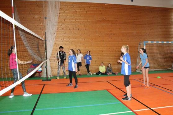 Další turnaj barevného volejbalu se hrál v Broumově