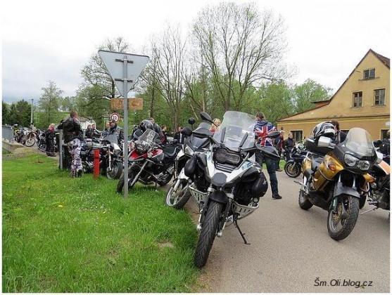 Motorkáři si nechali požehnat své stroje