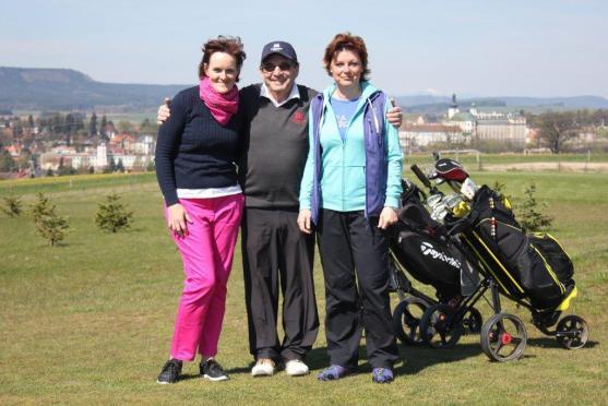 Golfisté z Grosshofu vybrali přes tři tisíce korun na broumovský psí útulek