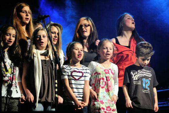 Video: Jaroslav Špulák při svém křtu nové knihy dvakrát zaplnil divadlo v Broumově