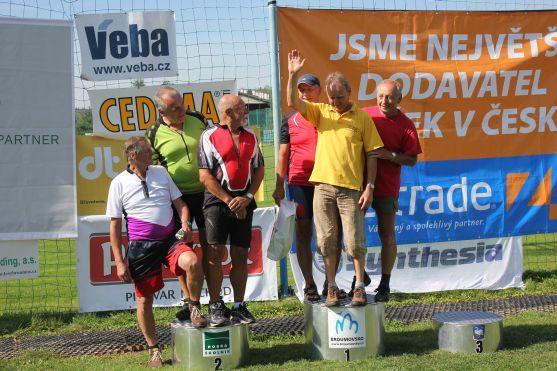 Na start cyklistického závodu Okolo Broumova se postavilo 194 závodníků